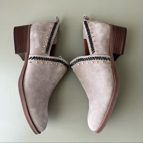 Latigo Anthropologie Tan Suede Studded Low Boots Size 9 1/2 US - Picture 4 of 9